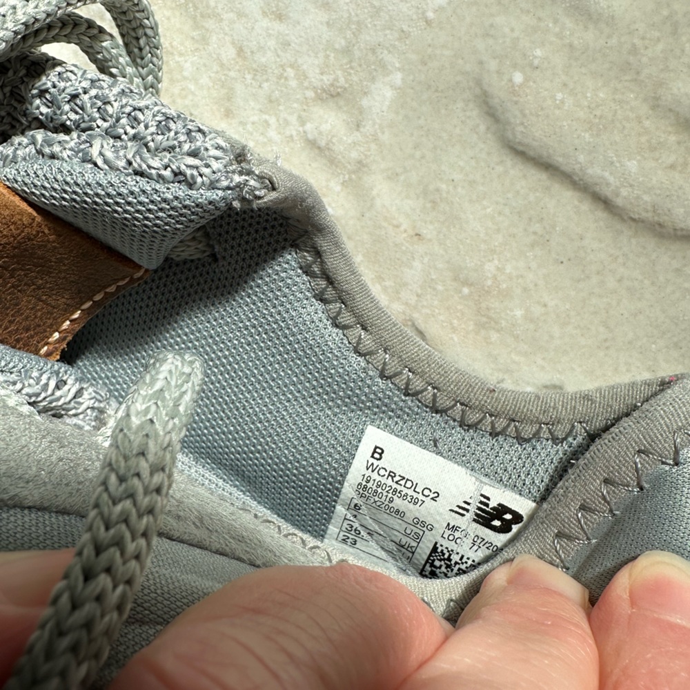 Women’s New Balance Size 6. Gray, cream, gum sole. Excellent Condition!! - Picture 11 of 15